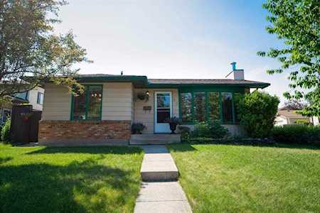 55 Berwick Crescent NW Calgary, AB T3K 1C4