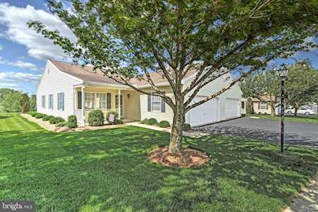 4042 Woodspring Ln York, PA 17402