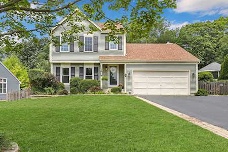 608 Carriage Hill Ct Island Lake, IL 60042