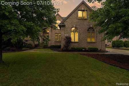 7163 Needle Point Dr Shelby Twp, MI 48316