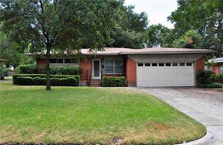 2914 Randy Lane Farmers Branch, TX 75234