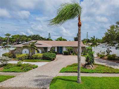 900 Eden Isle Dr NE St. Petersburg, FL 33704