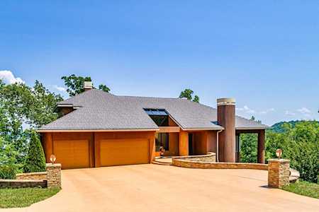 2206 Arrowhead Drive Dandridge, TN 37725