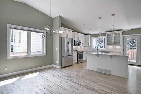 14548 Deer Ridge Dr SE Calgary, AB T2J 5w1