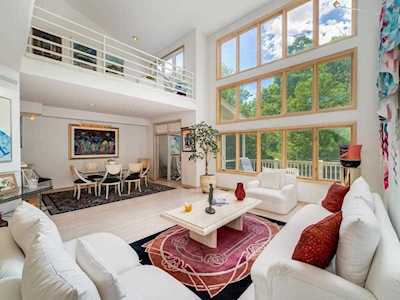 2034 Sherwood Lane Minnetonka, MN 55305
