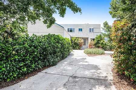 585 Dolphin Ave SE St. Petersburg, FL 33705