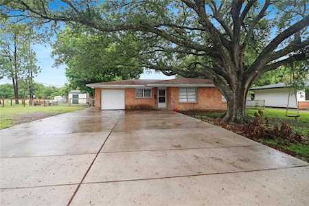 205 Cedar Dr Hitchcock, TX 77563