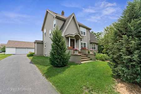 1605 Mitchell Rd Aurora, IL 60505