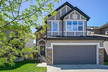 35 Aspen Hills Close SW Calgary, AB T3H 0C6