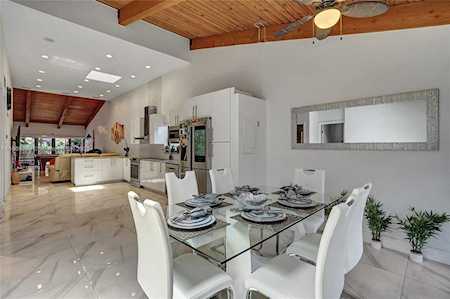 2751 S Parkview Dr Hallandale Beach, FL 33009