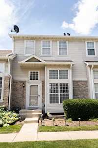 717 W Georgian Ct Addison, IL 60101