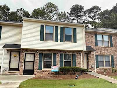 718 Longleaf Dr Lawrenceville, GA 30046