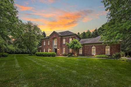 930 Delvin Dr Town And Country, MO 63141
