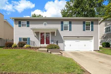 1629 Lynnbrook Dr St Charles, MO 63303