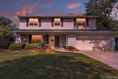 16717 Wayne Rd Livonia, MI 48154