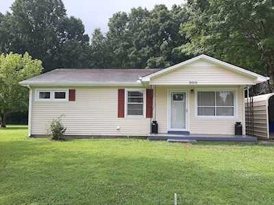 2010 Stevens Dr Westmoreland, TN 37186