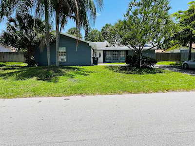 707 W Boulevard Chatelaine Boulevard Delray Beach, FL 33445
