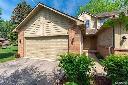 31542 Merriwood Park Dr Livonia, MI 48152