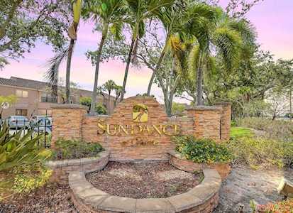 2906 S University Dr #10203 Davie, FL 33328