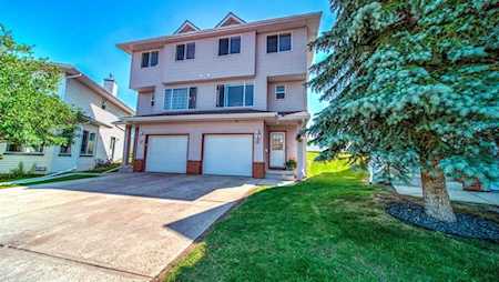 19 Harvest Oak Circle NE Calgary, AB T3K 4S6
