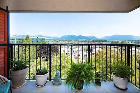 2142 Carolina Street #406 Vancouver, BC V5T 3S2