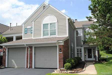 2015 Eagle Pointe Bloomfield Twp, MI 48304