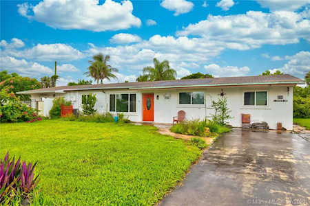 898 E River Dr Margate, FL 33063