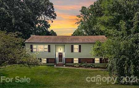 222 Dogwood Dr Mount Holly, NC 28120