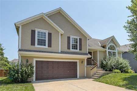 817 S Cedar St Gardner, KS 66030