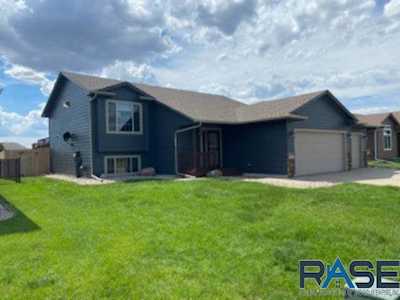 909 Honeysuckle Dr Harrisburg, SD 57032