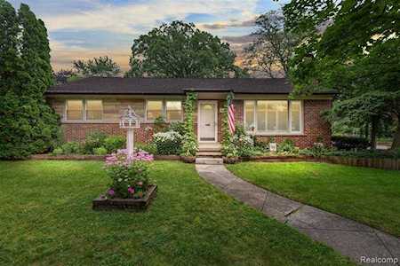 4402 Sheridan Dr Royal Oak, MI 48073