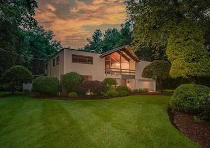 8 Harvard Dr Bedford, MA 01730