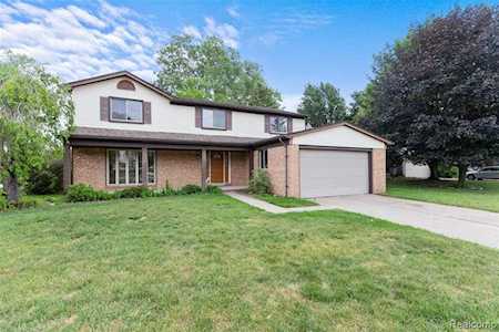 760 Dartmouth Dr Rochester Hills, MI 48307