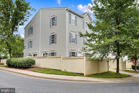 121 Heathfield Dr Frederick, MD 21702