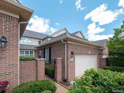 176 Harrington Dr Troy, MI 48098
