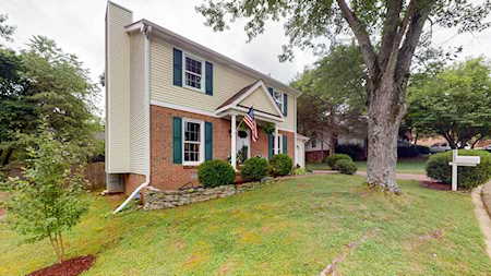 5104 Village Trce Nashville, TN 37211
