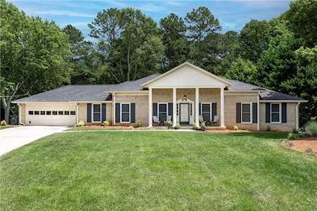 9475 River Lake Dr Roswell, GA 30075