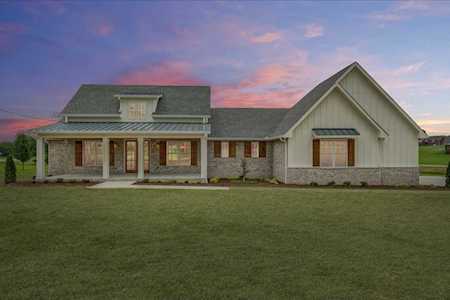 1112 High Lake Dr Dickson, TN 37055