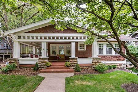 6024 Central St Kansas City, MO 64113
