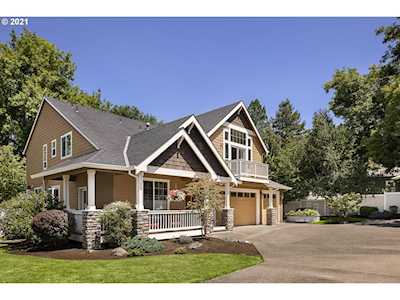 8318 SW 45th Ave Portland, OR 97219