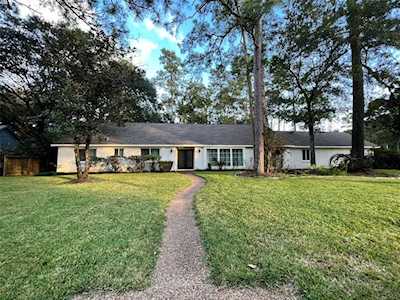 102 Stoney Creek Dr Houston, TX 77024