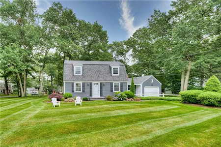 2 Copper Kettle Ln Barrington, RI 02806