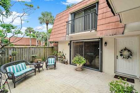 323 Live Oak Lane Boynton Beach, FL 33436