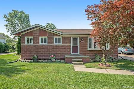 31549 John Hauk St Garden City, MI 48135