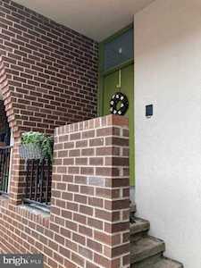 6 Hamilton CIRCLE Philadelphia, PA 19130