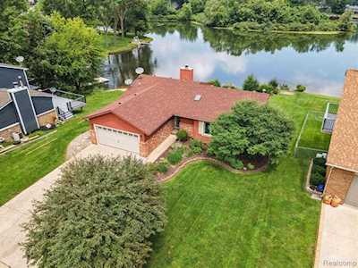 3920 Loch Dr Highland Twp, MI 48357
