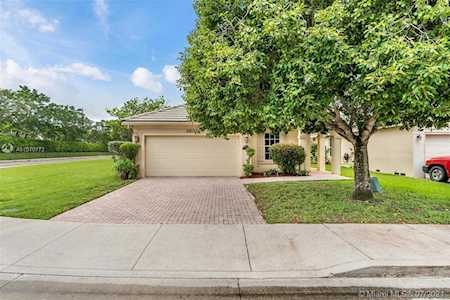 8800 N Lake Park Cir N Davie, FL 33328