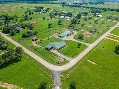 20200 Willow Glade Circle Pilot Point, TX 76258