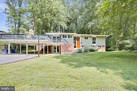 9015 Honeybee Ln Bethesda, MD 20817