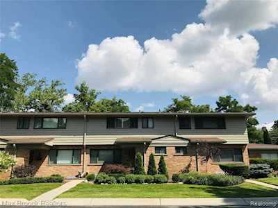104 E Hickory Grove Rd Bloomfield Hills, MI 48304